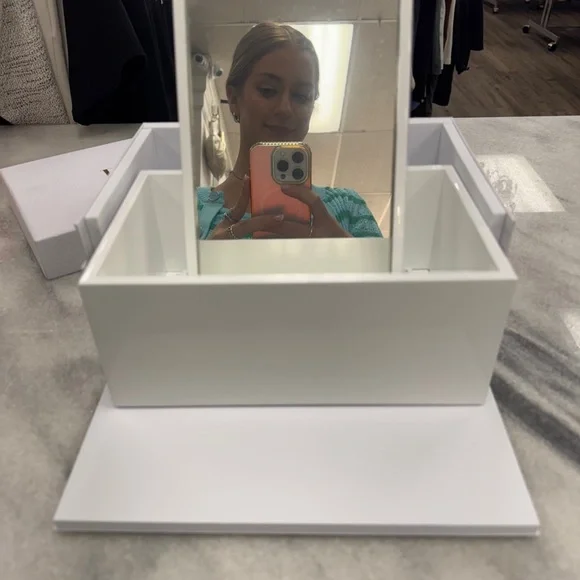 Dior Jewelry/Vanity Box with Gold Logo - Picture 6 of 9